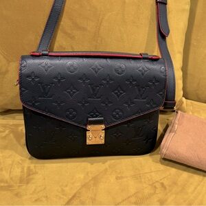 Louis Vuitton Pochette Metis In Navey..